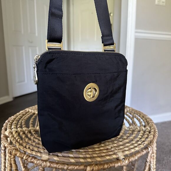 Baggallini Go Bagg Black Gold RFID Crossbody Bag EXCELLENT Condition! - Picture 4 of 13